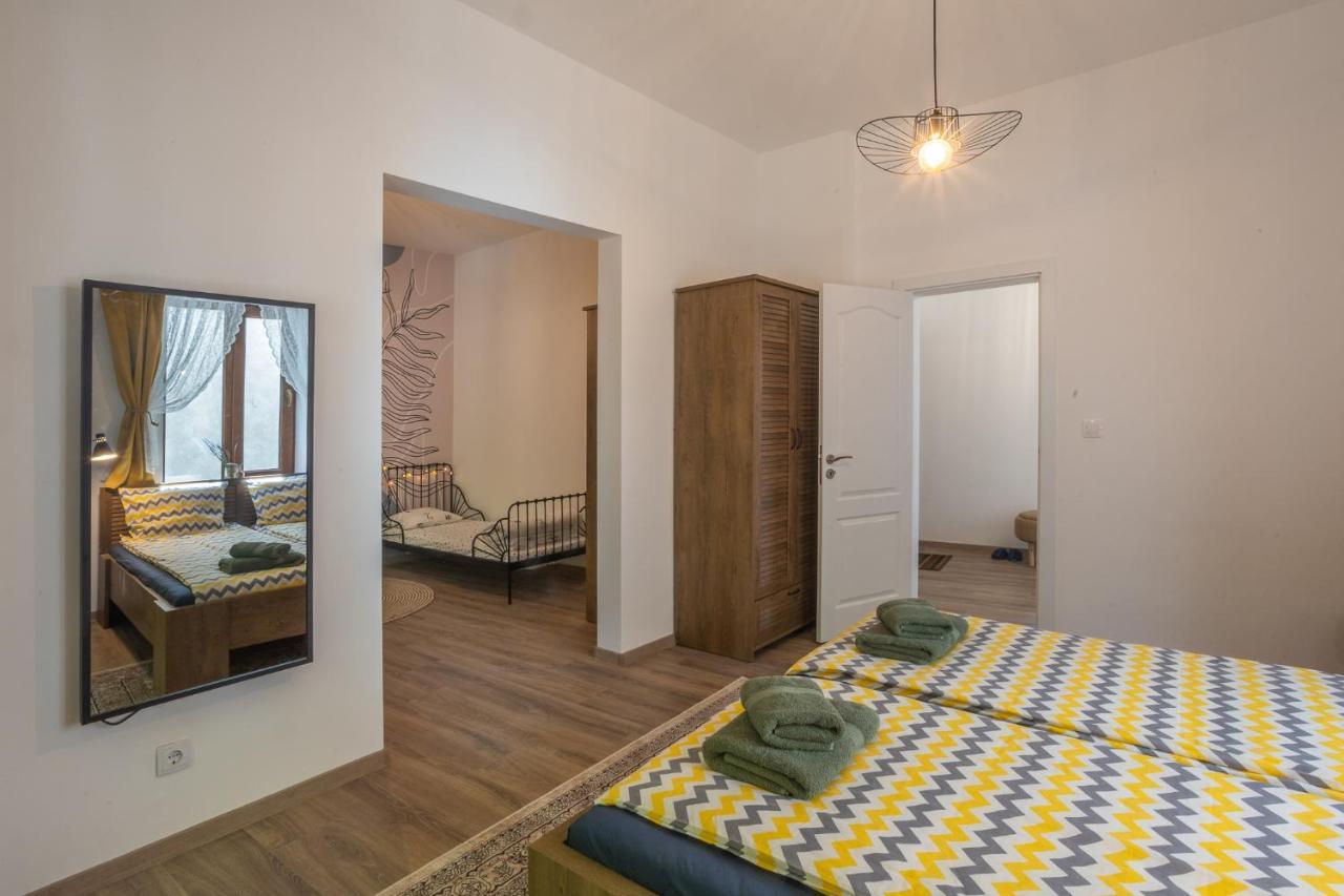Linden House - A Lovely Apartment In Central Varna Exteriör bild