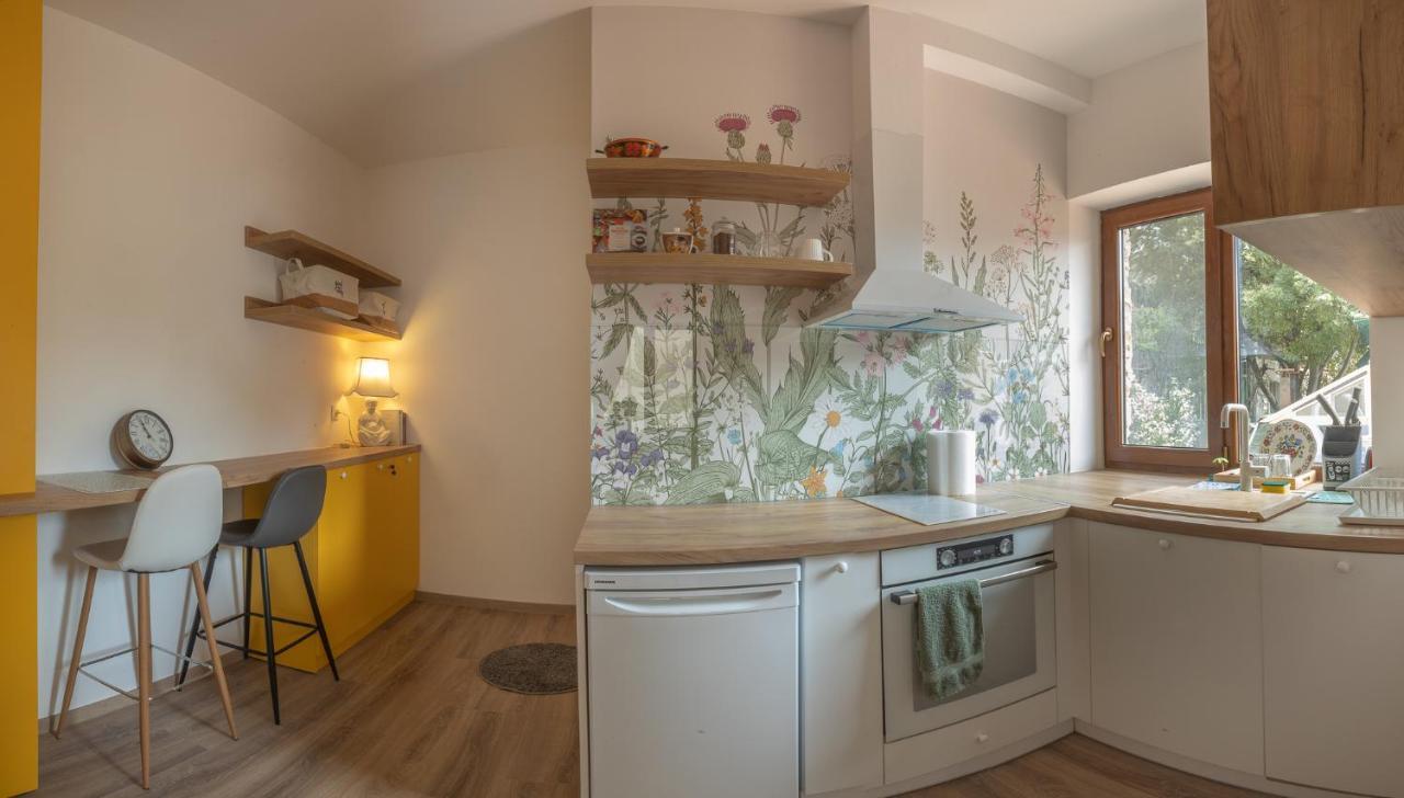 Linden House - A Lovely Apartment In Central Varna Exteriör bild