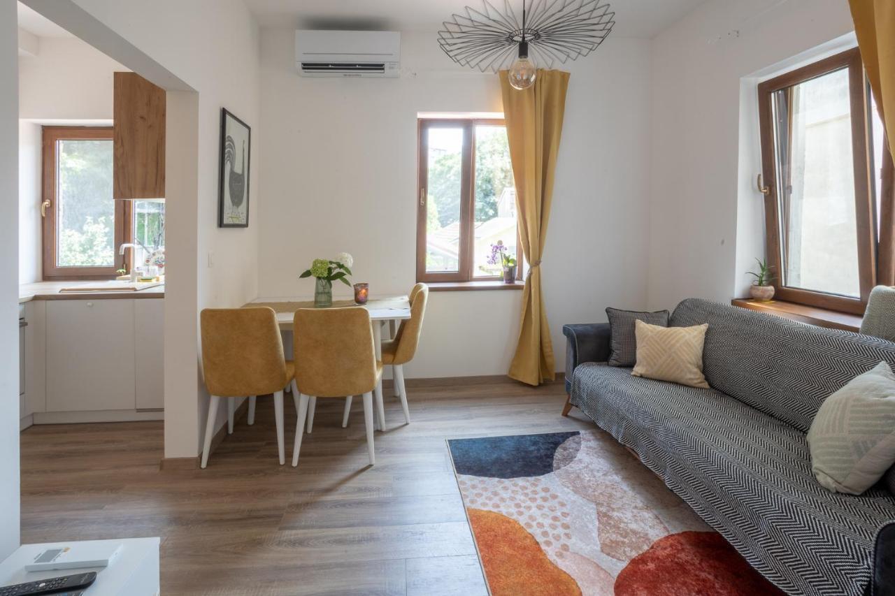 Linden House - A Lovely Apartment In Central Varna Exteriör bild