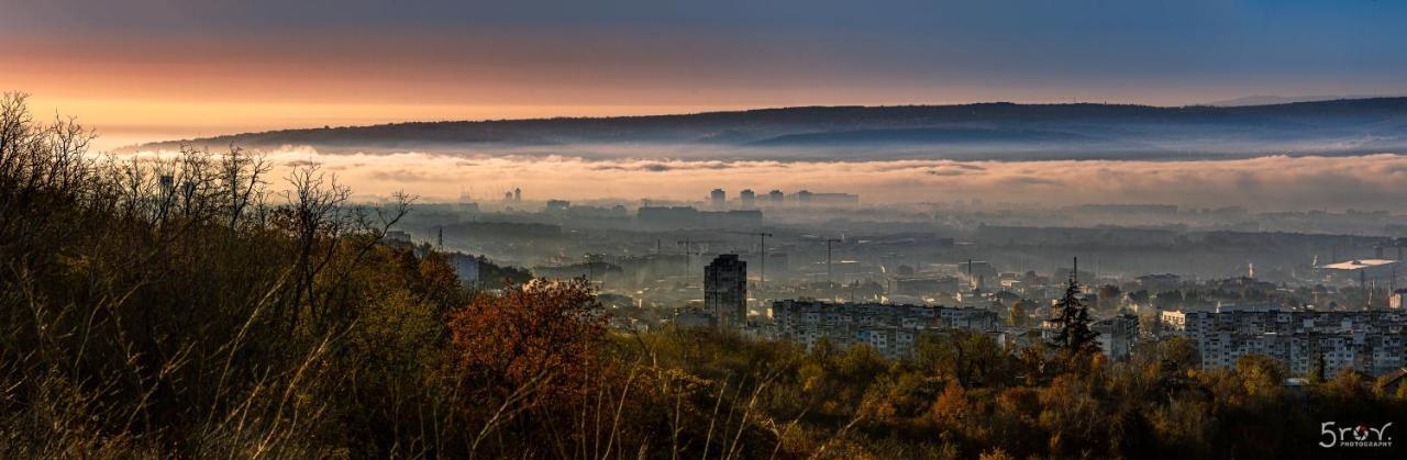 Linden House - A Lovely Apartment In Central Varna Exteriör bild