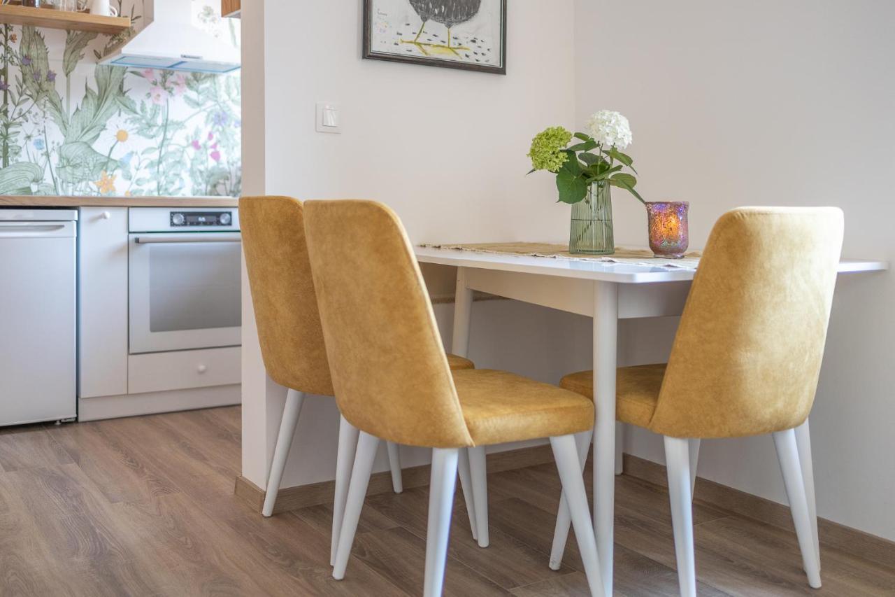 Linden House - A Lovely Apartment In Central Varna Exteriör bild